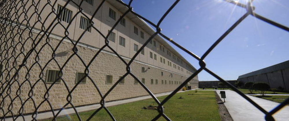 Medio centenar de presos de ETA ya duermen en cárceles vascas