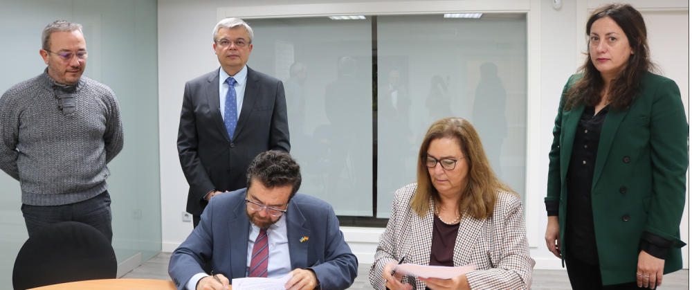 La AVT firma un convenio para ayudar psicológicamente al pueblo ucraniano