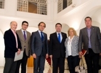 Ángeles Pedraza visita el Parlamento de Extremadura y obtiene compromisos de apoyo a las víctimas