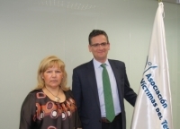 Antonio Basagoiti visita la sede de la AVT para mantener una reunión con Ángeles Pedraza
