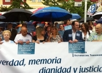 La AVT, en la concentración de Madrid, muestra su rechazo a Bildu y su participación el 22M
