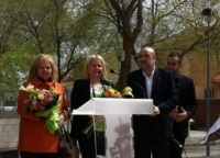 Ángeles Pedraza y María del Mar Blanco inauguran el Parque Miguel Ãngel Blanco en Manzanares