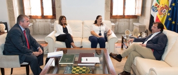 La AVT se reúne con el Presidente de la Junta de Extremadura