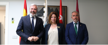 El presidente de Aragón, Jorge Azcón, visita la sede de la AVT y traslada su apoyo a las víctimas del terrorismo
