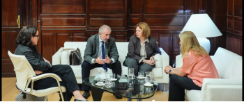 La AVT se reúne con la vicealcaldesa de Madrid abordando la limpieza de la placa vandalizada junto a Sol