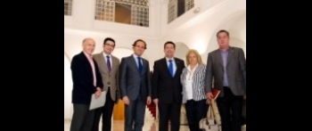 Ángeles Pedraza visita el Parlamento de Extremadura y obtiene compromisos de apoyo a las víctimas
