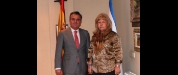 Ángeles Pedraza se reúne con el alcalde de Majadahonda del que obtiene un compromiso de colaboración con la AVT