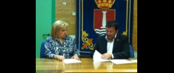 Ángeles Pedraza firma un convenio con el Ayuntamiento de Humanes de Madrid