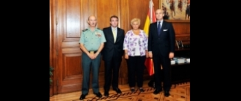 Ángeles Pedraza se reúne con el director general de la Guardia Civil Arsenio Fernández de Mesa