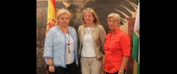 Reunión de Ángeles Pedraza con la alcaldesa de Marbella, Ángeles Muñoz