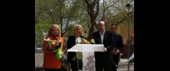 Ángeles Pedraza y María del Mar Blanco inauguran el Parque Miguel Ãngel Blanco en Manzanares